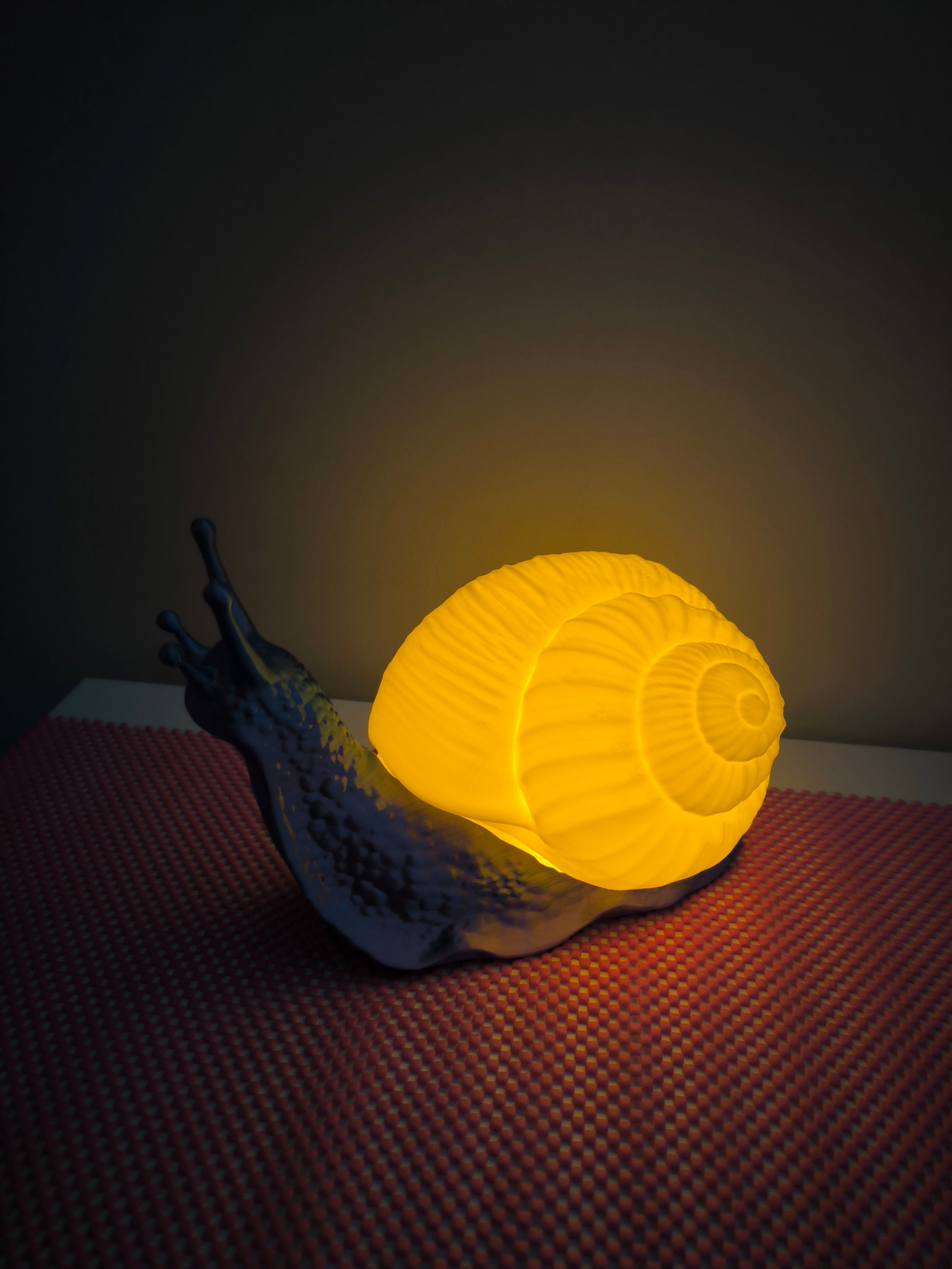 Luce d'Atmosfera "Lumaca Incantata" – Lampada da Tavolo Design 3D