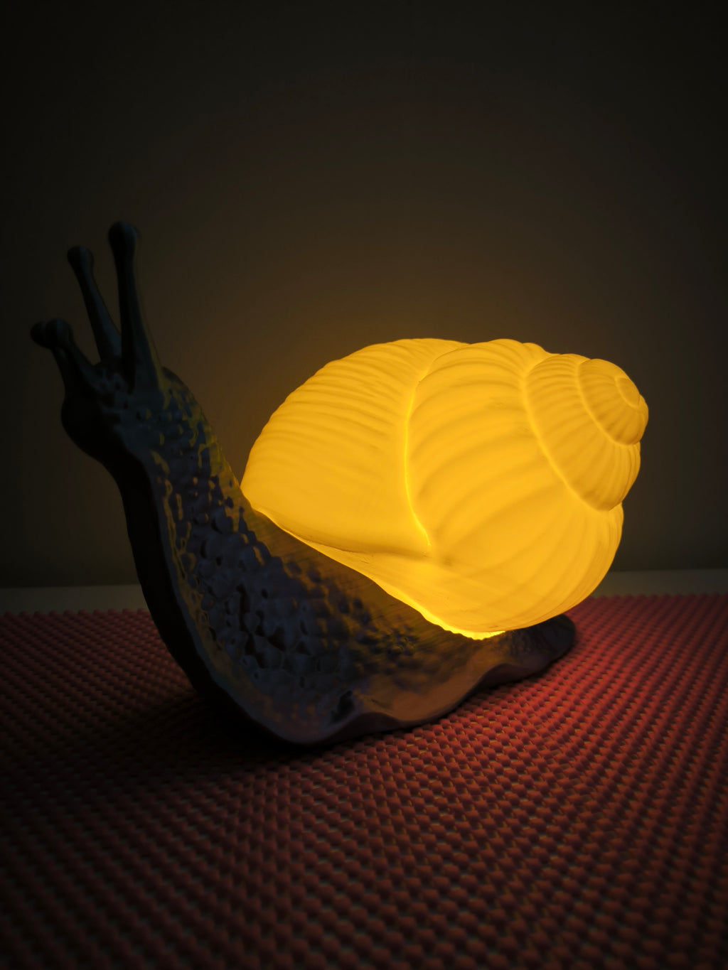 Luce d'Atmosfera "Lumaca Incantata" – Lampada da Tavolo Design 3D