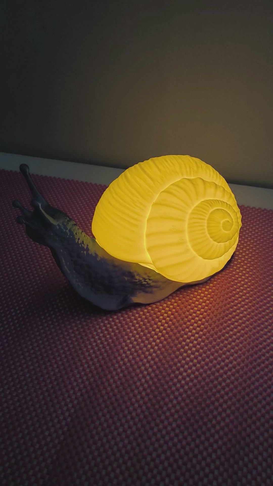 Luce d'Atmosfera "Lumaca Incantata" – Lampada da Tavolo Design 3D